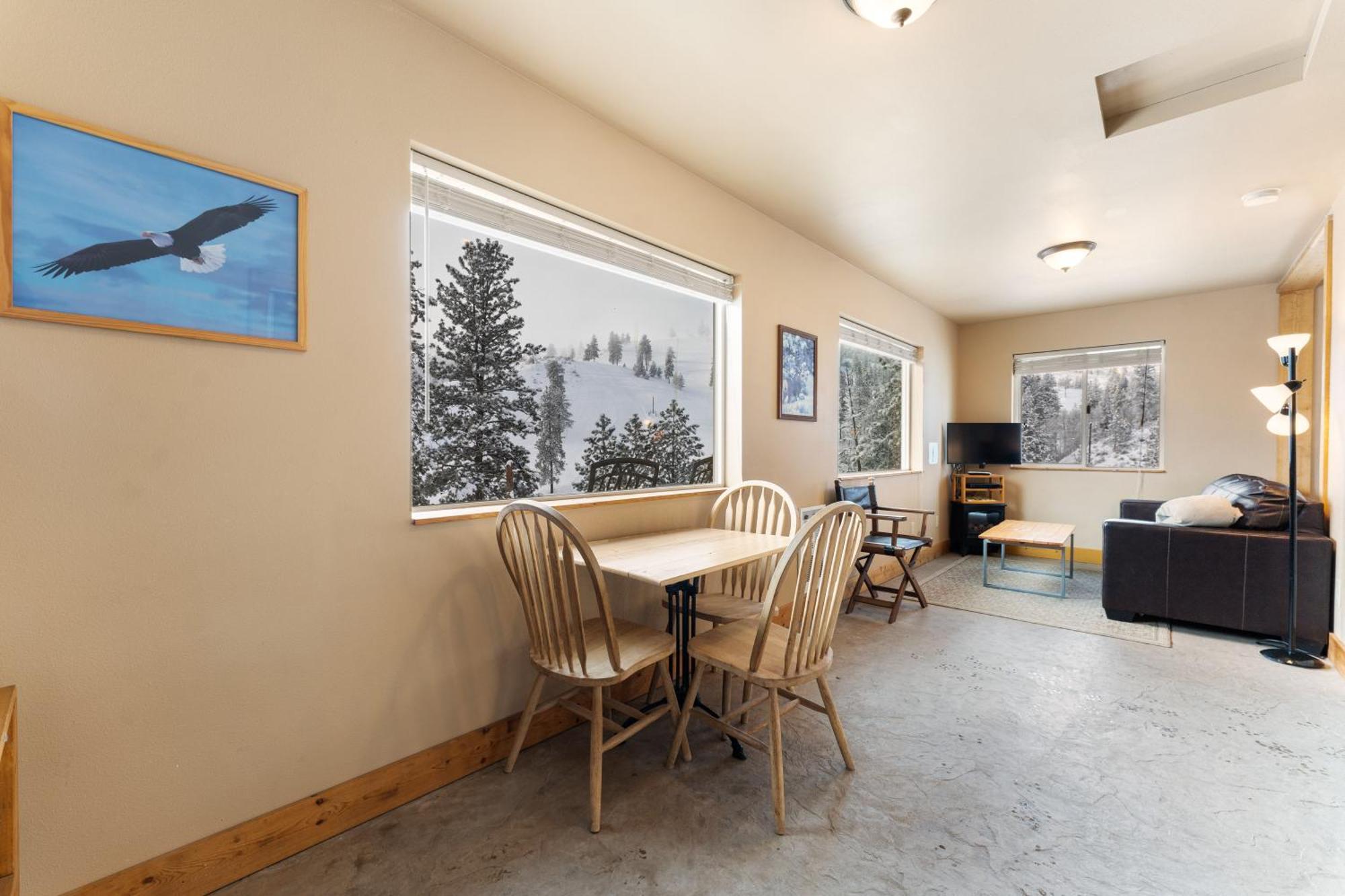 Echo Valley Resort + Cabins Manson Екстериор снимка